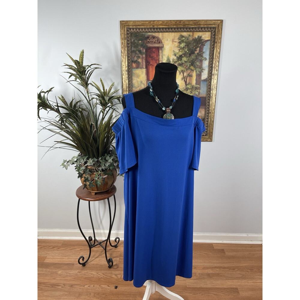 Avenue Women’s Plus Size 26/28 Blue Cold Shoulder Stretch Shift Dress